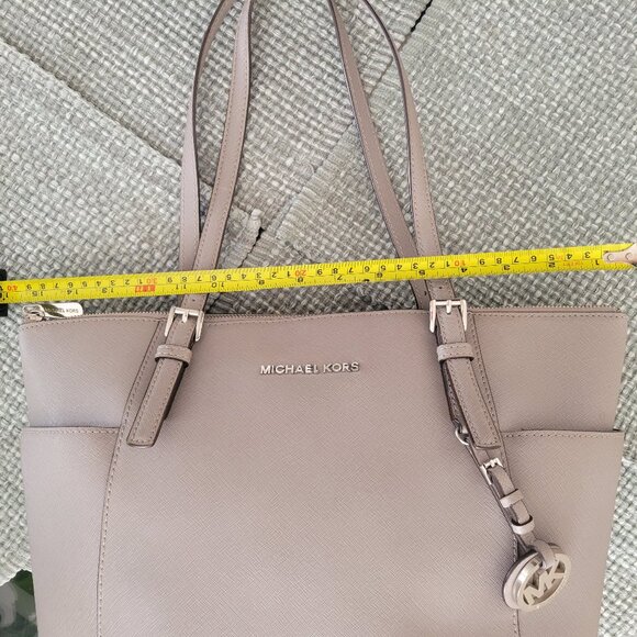 Michael Kors Charlotte saffiano leather medium. Preowned. - Picture 12 of 14